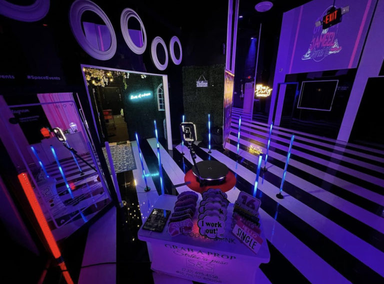 S&S 360 video booth setup